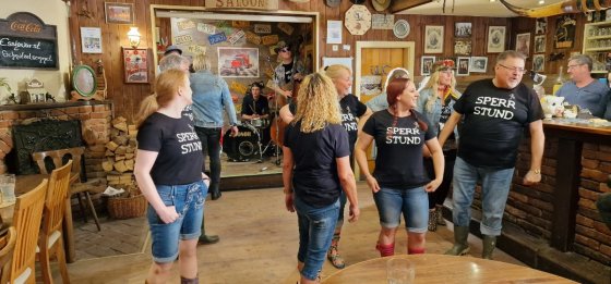 Fotos für den Auftritt zum Musik Video „Trudi“ - hoibschoaf – die Band für Austro-Sound und Dialekt-Rock aus Luftenberg.